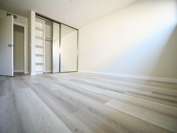 5th image of 1705 Carmel Dr APT 207