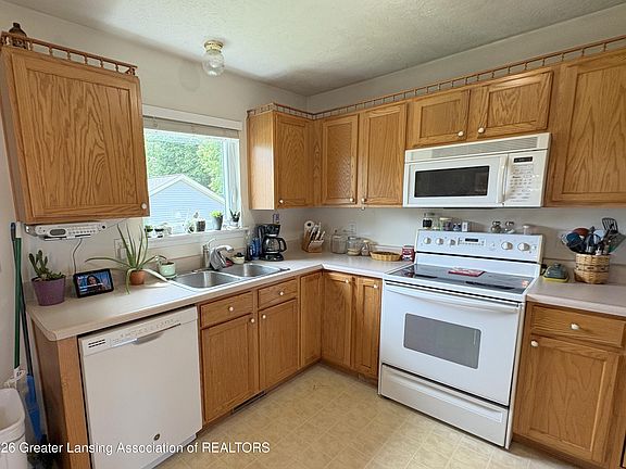 5th image of 1272 Porter Dr
