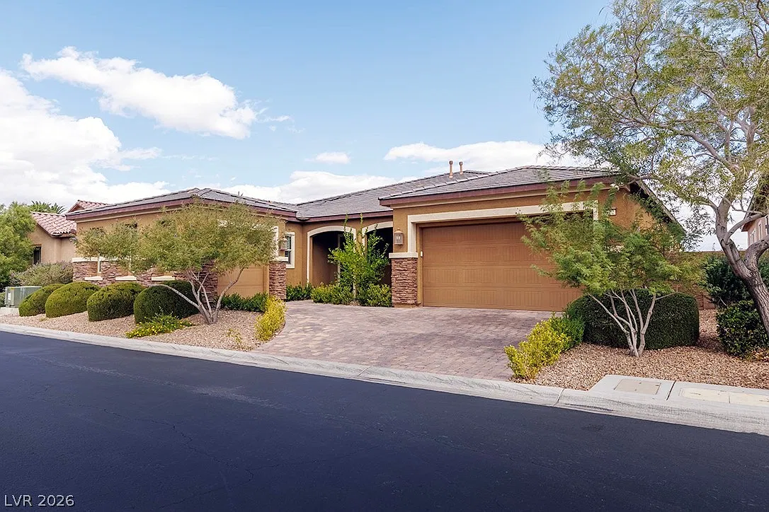 2 bed, 2.5 bath, 2979 sqft, $5,000 — Photo 3