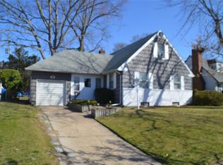 1071 Ardmore Rd, Baldwin, NY 11510