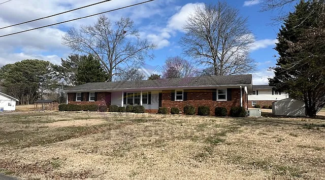 Renovated 3 BR, 2 BA house — Photo 3