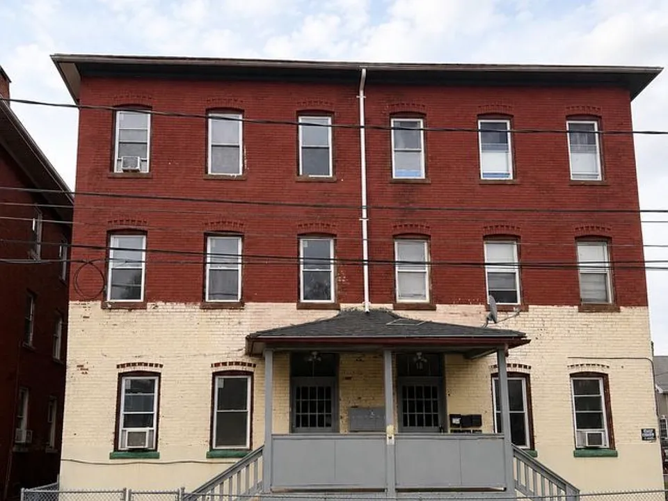 18 Lawrence St #2