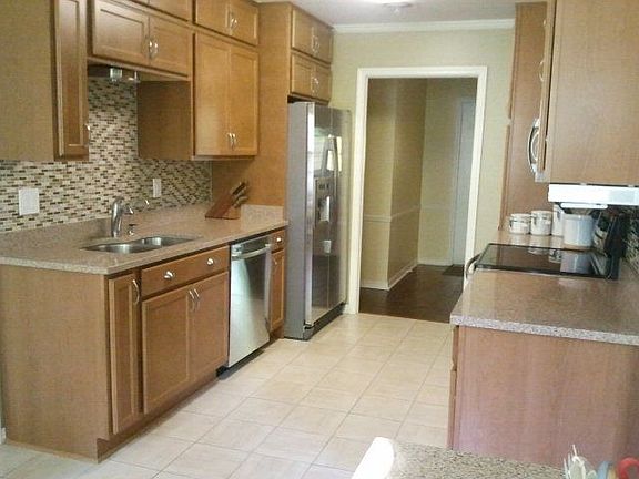 2nd image of 216 Woodlawn Dr