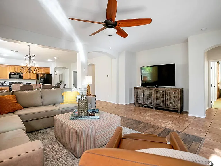 3109 W Via De Pedro Miguel — Photo 4