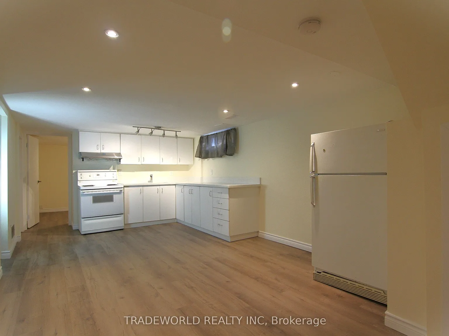 3 bed, $1,700 — Photo 2