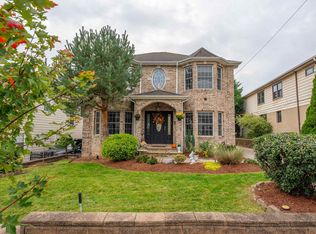 664 Teneyck Ave, Lyndhurst, NJ 07071