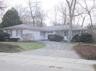 808 Lenox Rd, Glen Ellyn, IL 60137