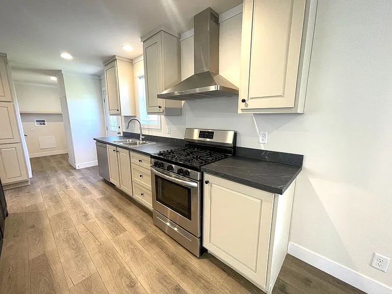 73 Ashley Cir #30 — Photo 2