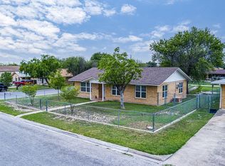 817 W 9th St, Del Rio, TX 78840