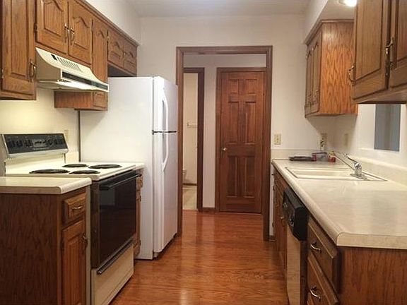 4th image of 3909 Eastgate Dr