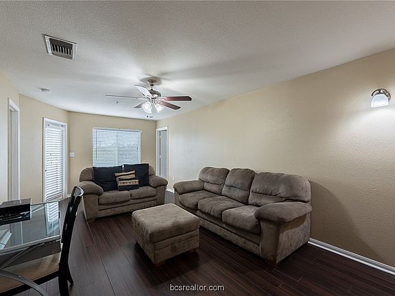 3rd image of 523 Parkway #302
