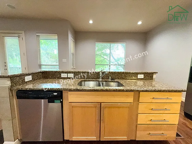 4317 Cedar Springs Rd #E — Photo 8