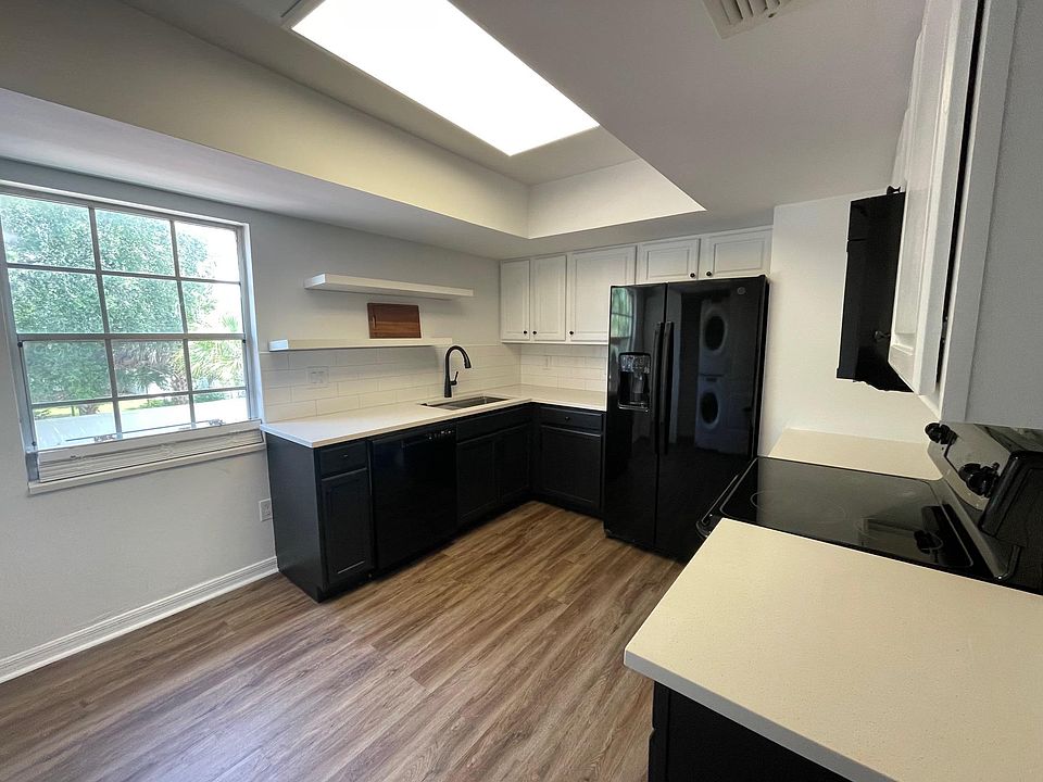 1st image of 10394 Carrollwood Ln APT 25