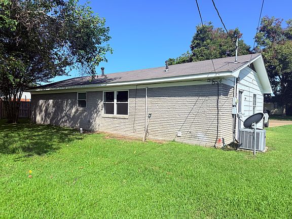 3rd image of 506 Myrtle St