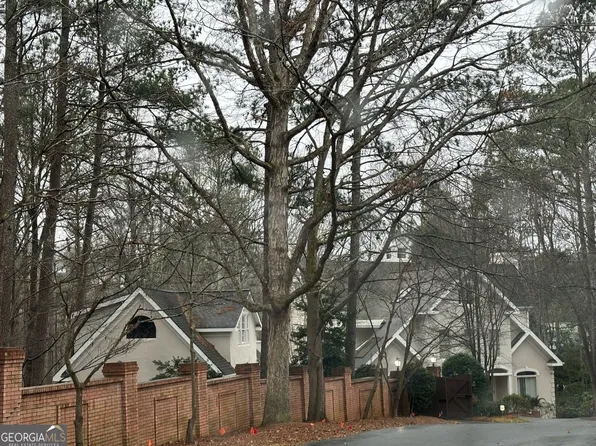 6423 Loch Arbor Dr, Flowery Branch, GA 30542