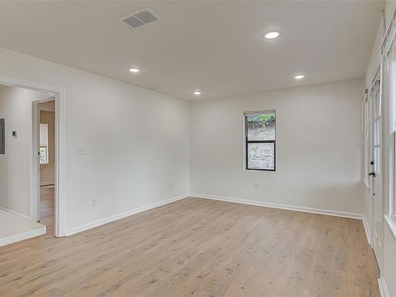2nd image of 919 SW 6th Ave #919B
