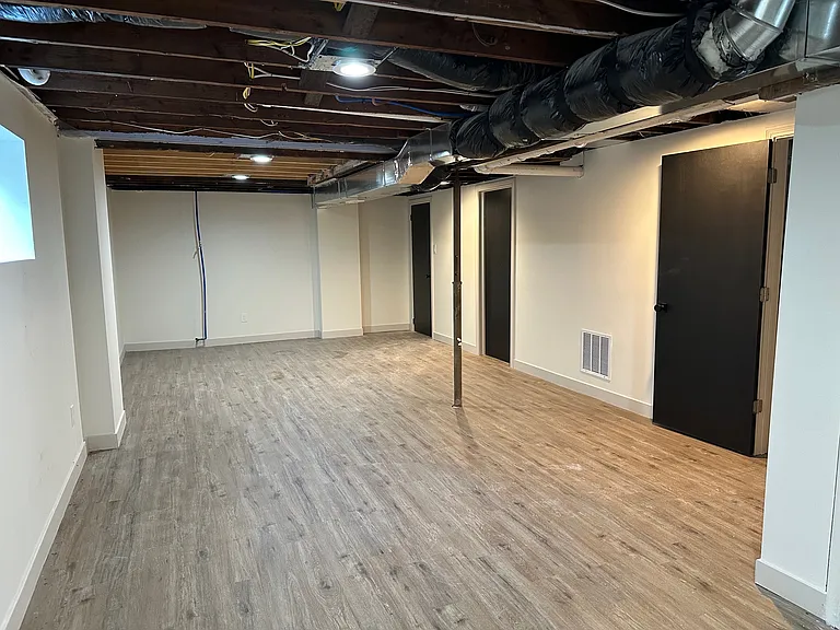 939 Albany St — Photo 13