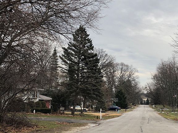 4th image of 29W361 Pine Ave