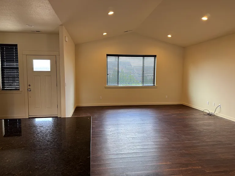 645 Wilson Ave — Photo 5