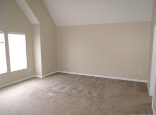 426 Heathrow Dr, Spring Lake, NC 28390