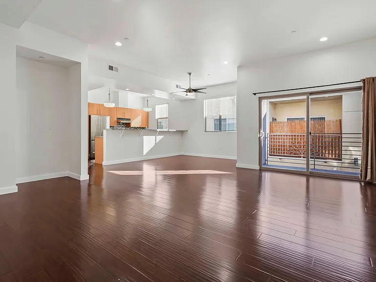 6462 Woodley Ave — Photo 31
