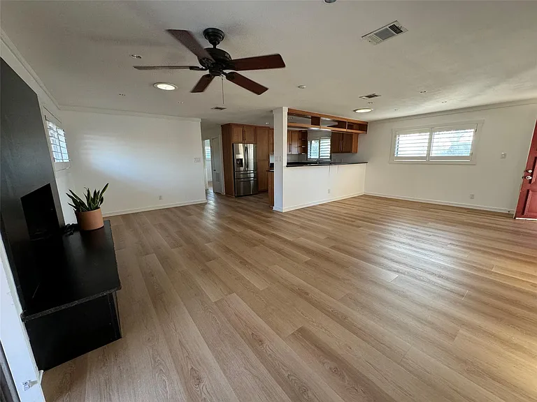 6601 Columbia Dr — Photo 6