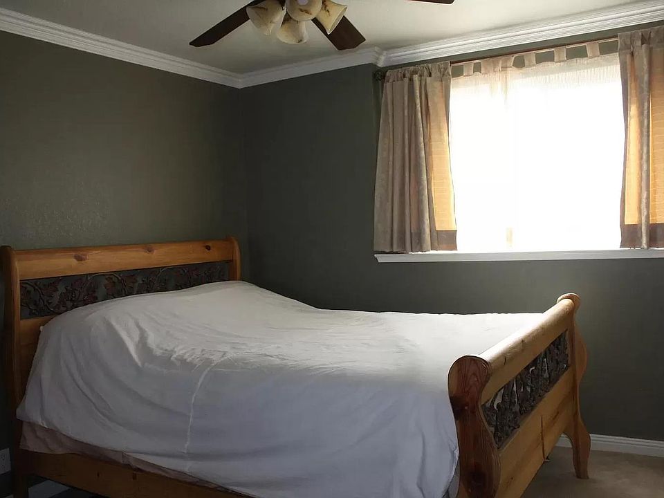 1st image of 1109 Pebblewood Way
