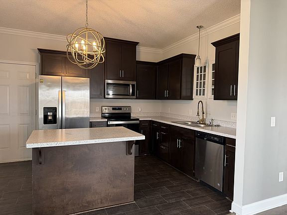 4th image of 710 Burke Dr