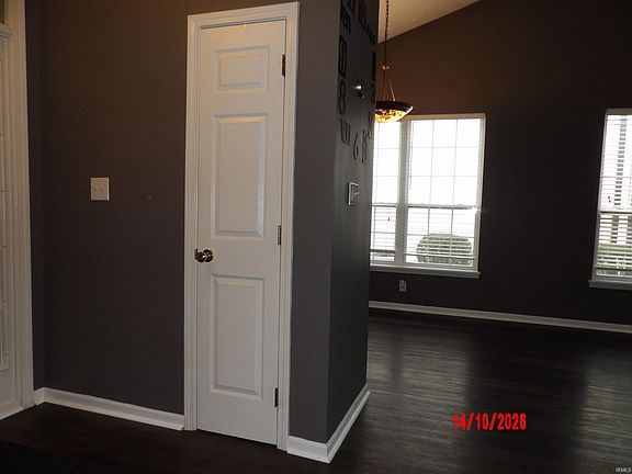 4th image of 593 Beaverbrook Dr