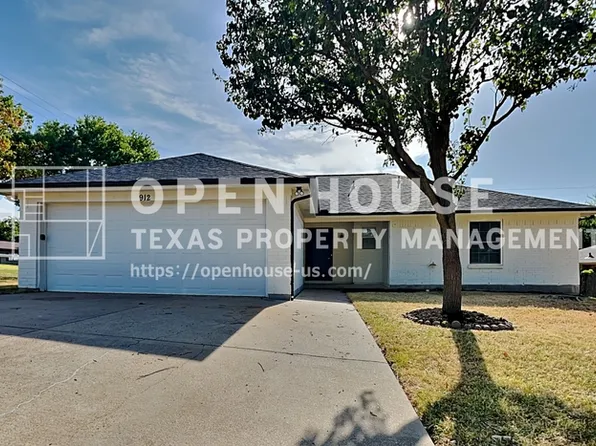 912 Blue Ridge Dr, Burleson, TX 76028