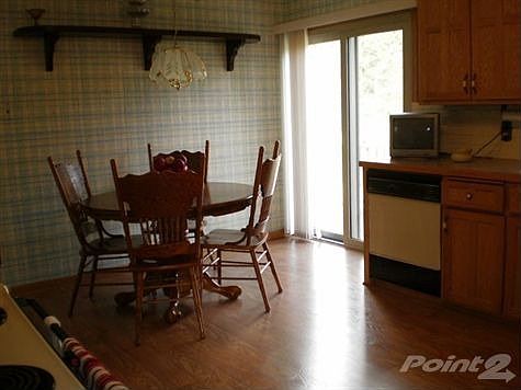 Eat-In Kitchen