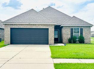 106 Valcour Pl, Youngsville, LA 70592