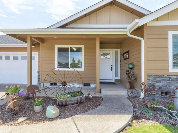 227 Retirement Ln, Cave Junction, OR 97523