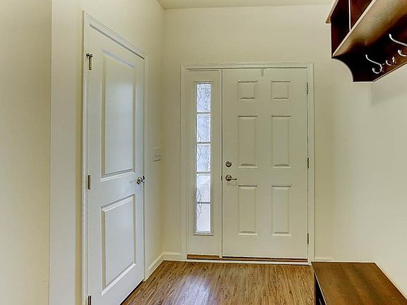 5th image of 104 Churchill Ct