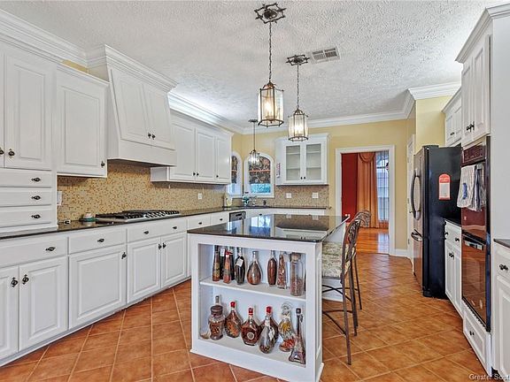 3rd image of 1706 Swan Dr