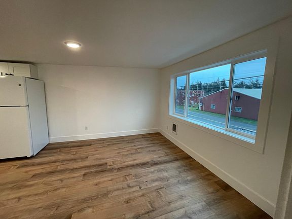 3rd image of 117 2nd Ave SW #3