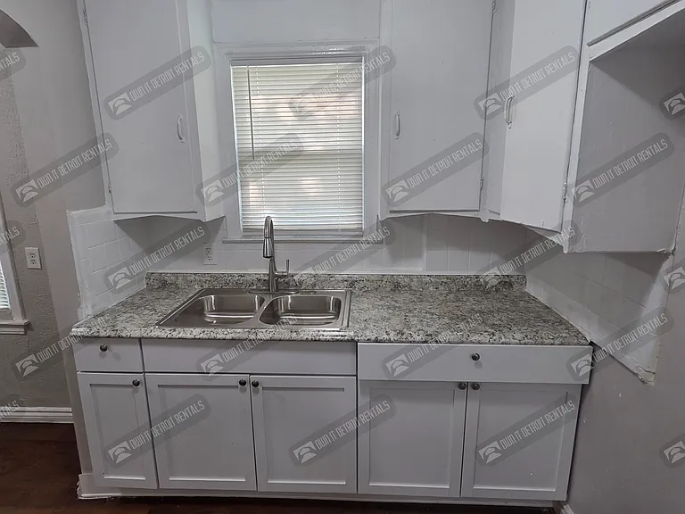 19335 Hoover St — Photo 14
