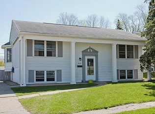 4632 Wenig Rd NE, Cedar Rapids, IA 52402