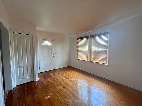 3rd image of 4803 Lexington Ave #A