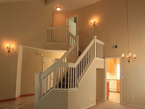 3rd image of 784 Shelborne Dr