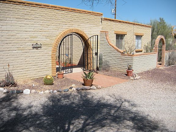 Front with courtyard and irongates