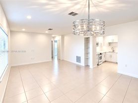 15391 S Dixie Hwy, Palmetto Bay, FL