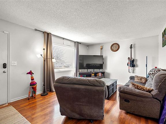 5th image of 271 NW 75th Rd