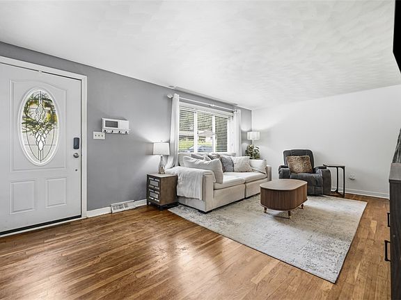 3rd image of 23 Pioneer Ave