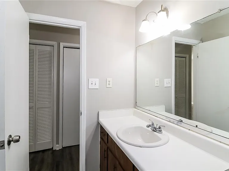 307 Hamilton Glenn #305 — Photo 13