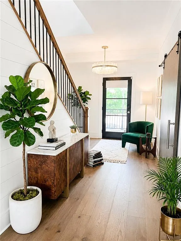 3 bed, 3.5 bath, 2304 sqft, $5,800 — Photo 3