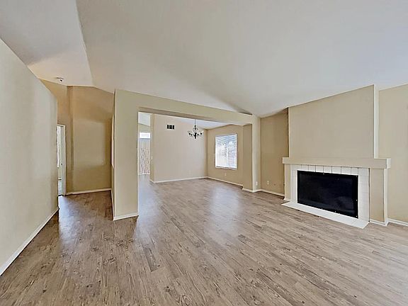 4th image of 45327 Zuma Dr