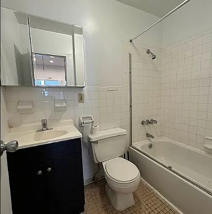 3rd image of 451 W 46th St APT 5A