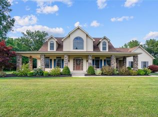 5675 Dunnigan Rd, Lockport, NY 14094