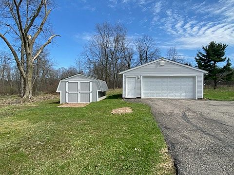 Large 2 car garage. Storage shed is not for tenant use.
